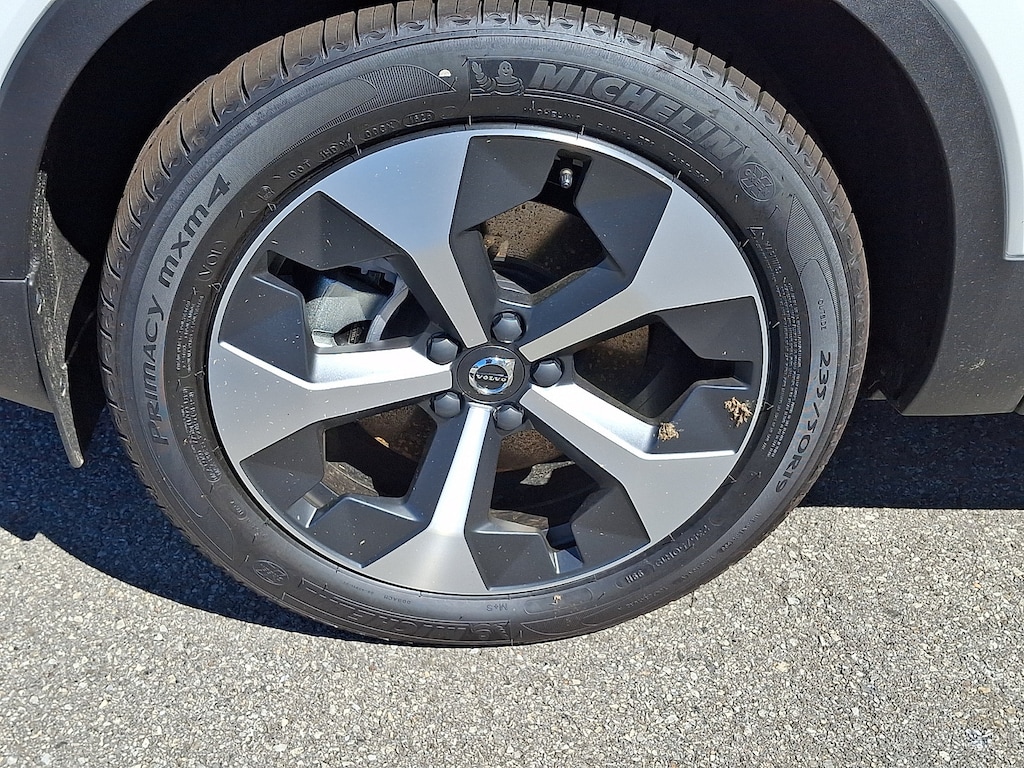 New 2026 Volvo XC40 B5 Plus SUV