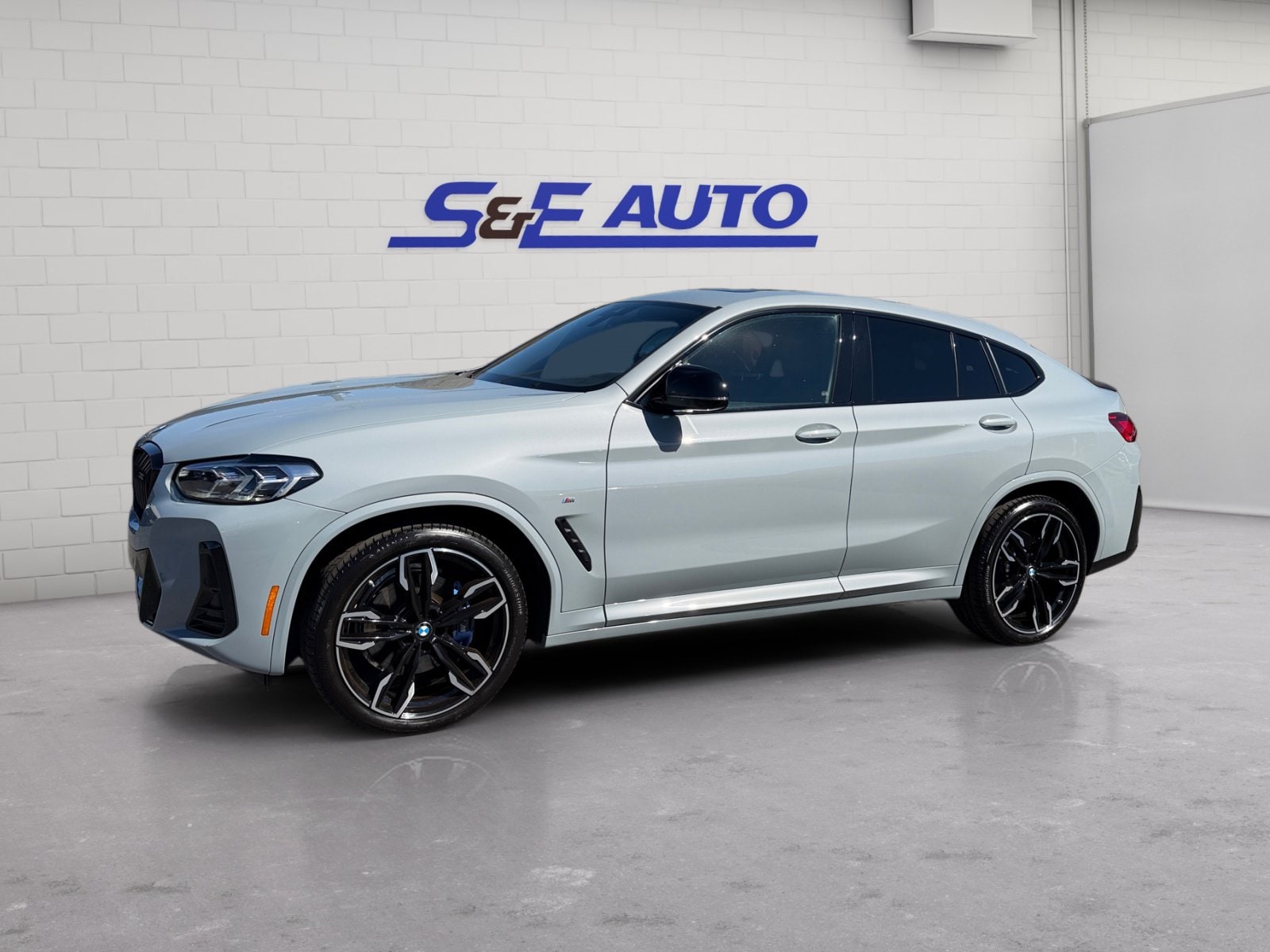 2025 BMW X4 M40i