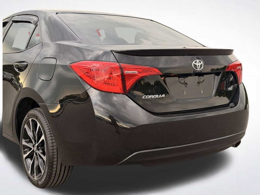Used 2018 Toyota Corolla SE Sedan