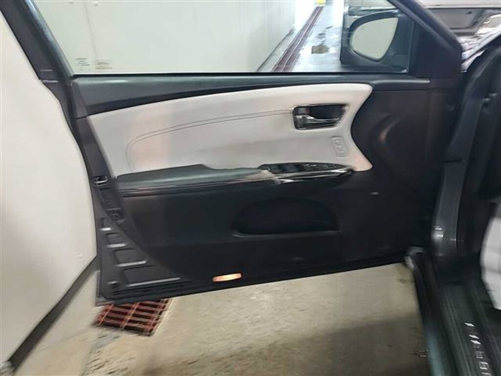 Used 2017 Toyota Avalon Limited Sedan