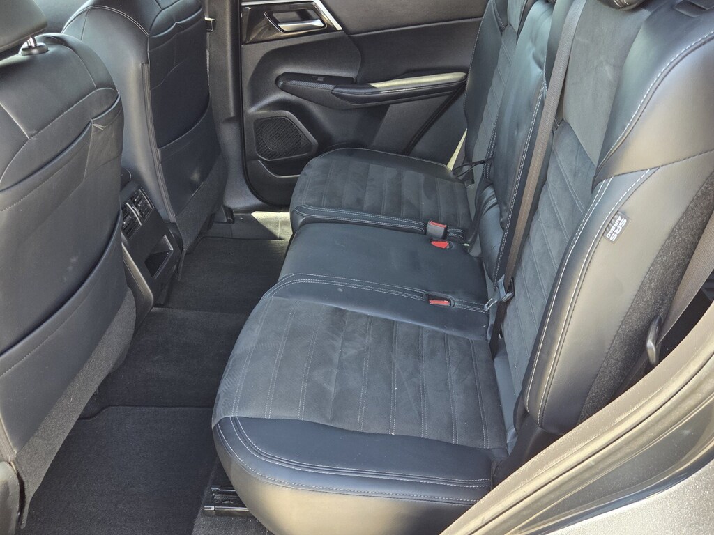 Used 2024 Mitsubishi Outlander SE SUV