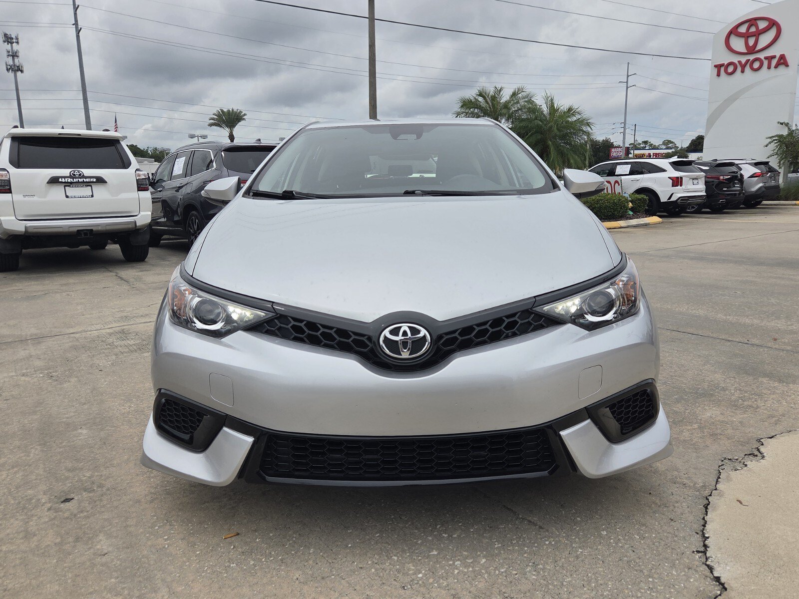 Used 2018 Toyota Corolla iM Base with VIN JTNKARJE4JJ561698 for sale in Sebring, FL