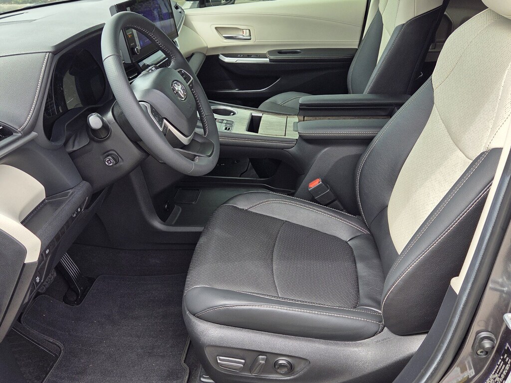Used 2025 Toyota Sienna Limited 7 Passenger Van Passenger Van