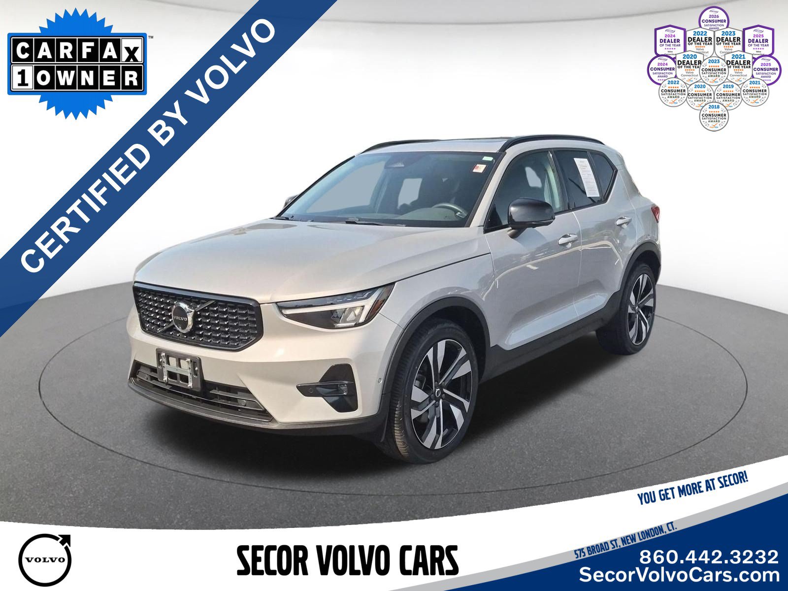 2024 Volvo XC40 B5 AWD Plus Dark Theme 