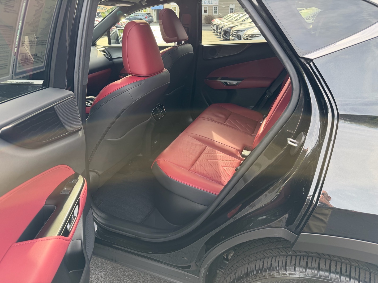 2024 Lexus NX PHEV 450h+ - Photo 13