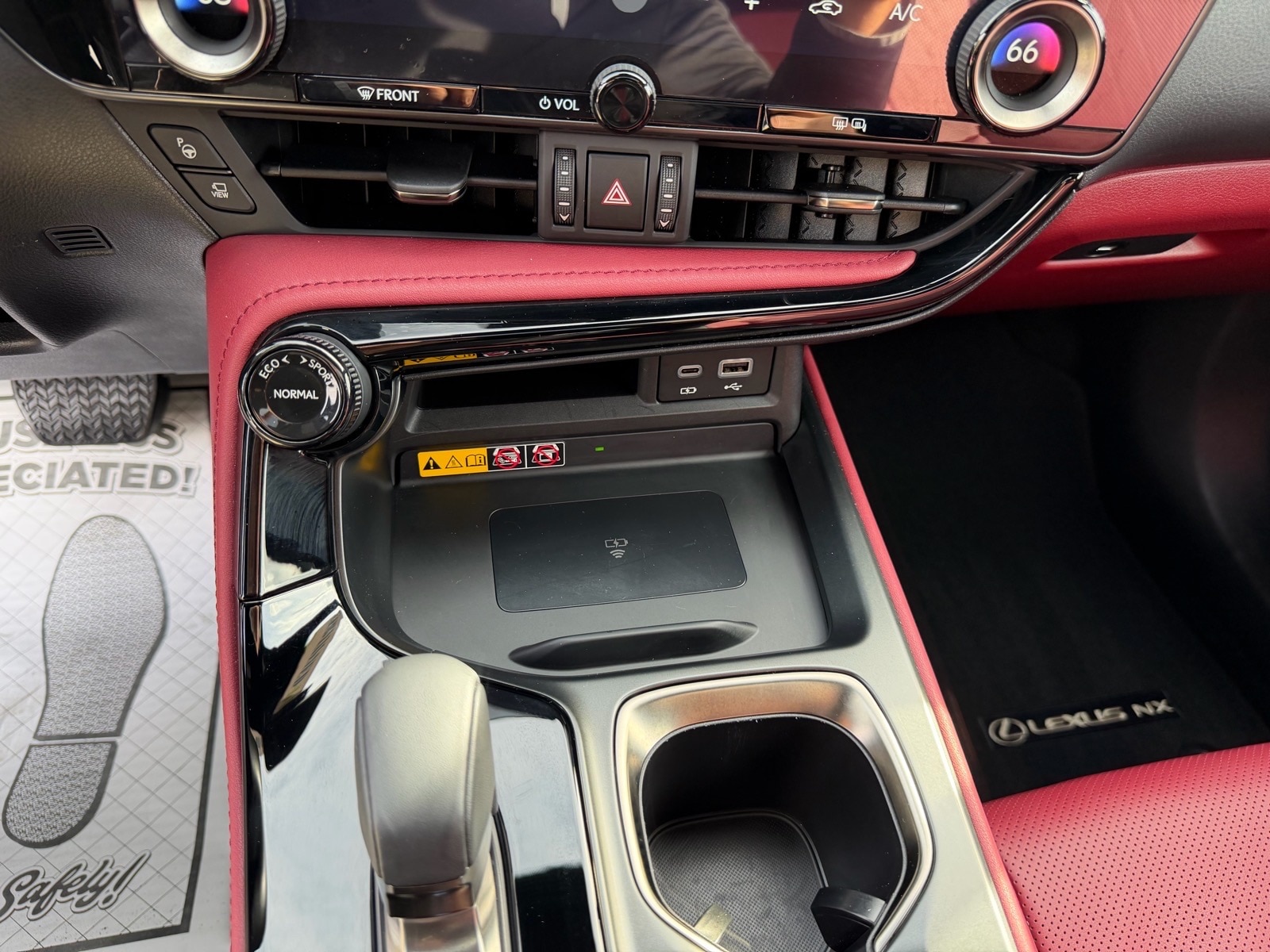2024 Lexus NX PHEV 450h+ - Photo 24
