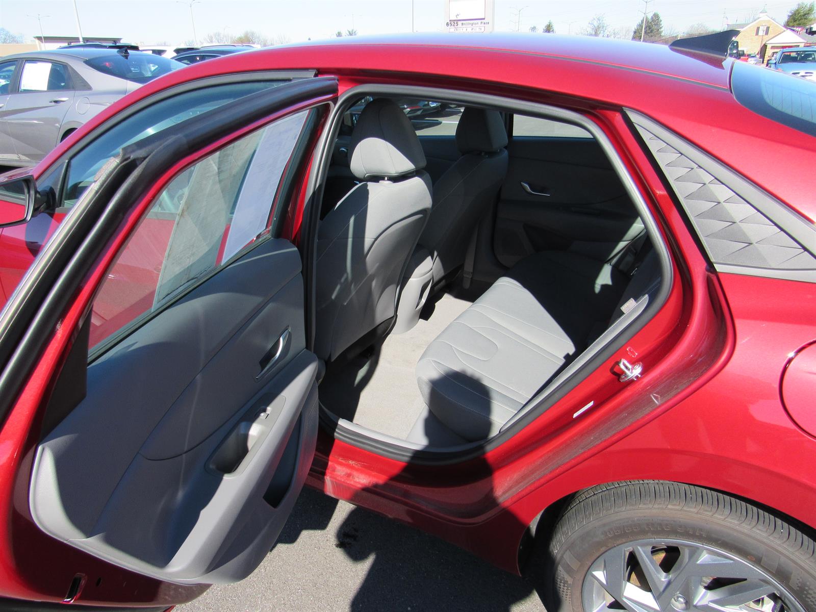 2024 Hyundai Elantra SEL - Photo 14
