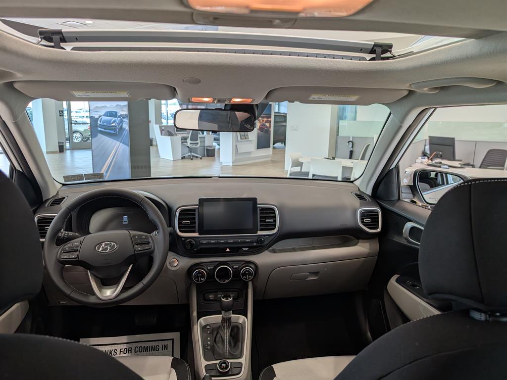 2025 Hyundai Venue SEL - Photo 8