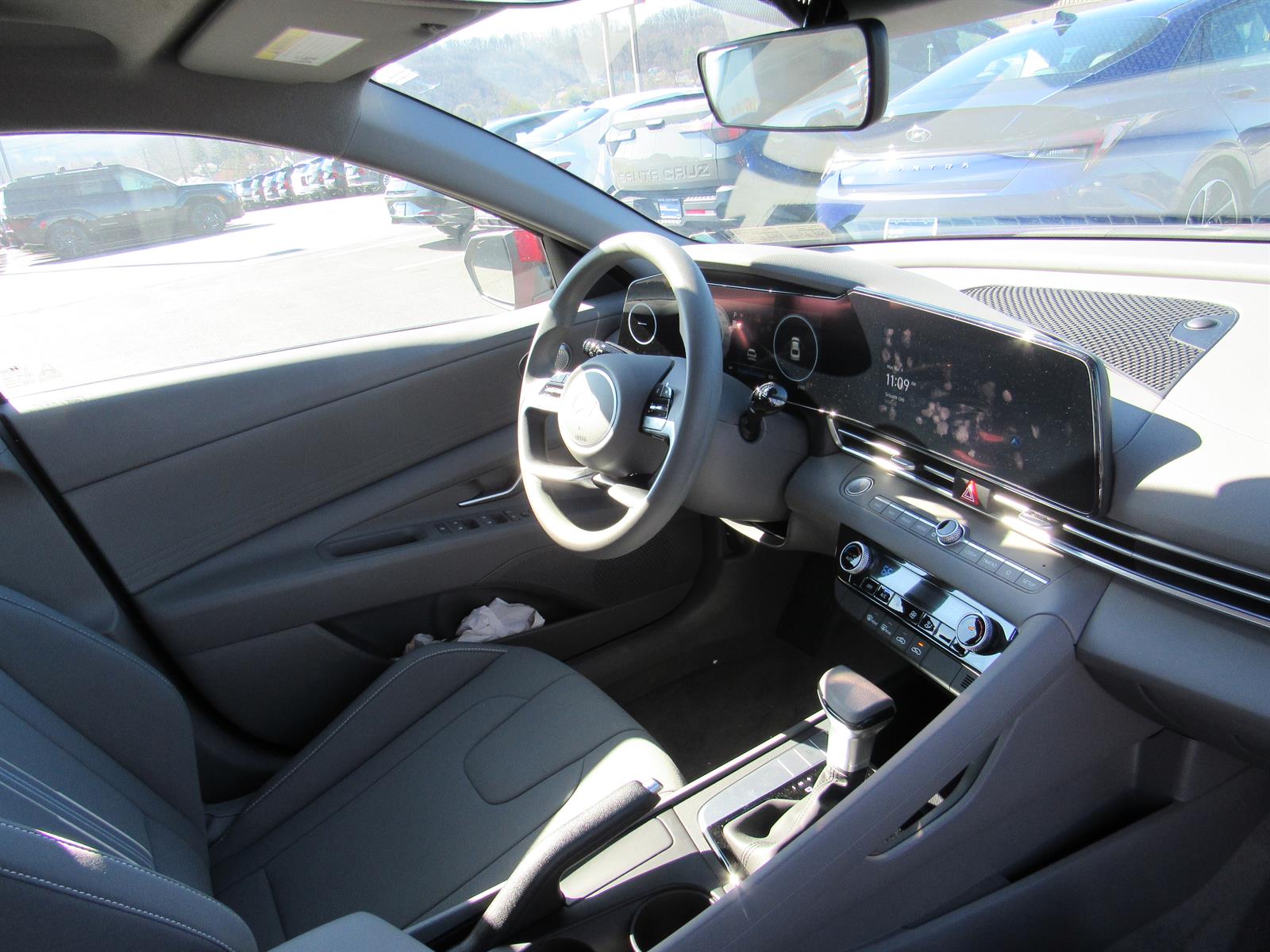 2024 Hyundai Elantra SEL - Photo 18