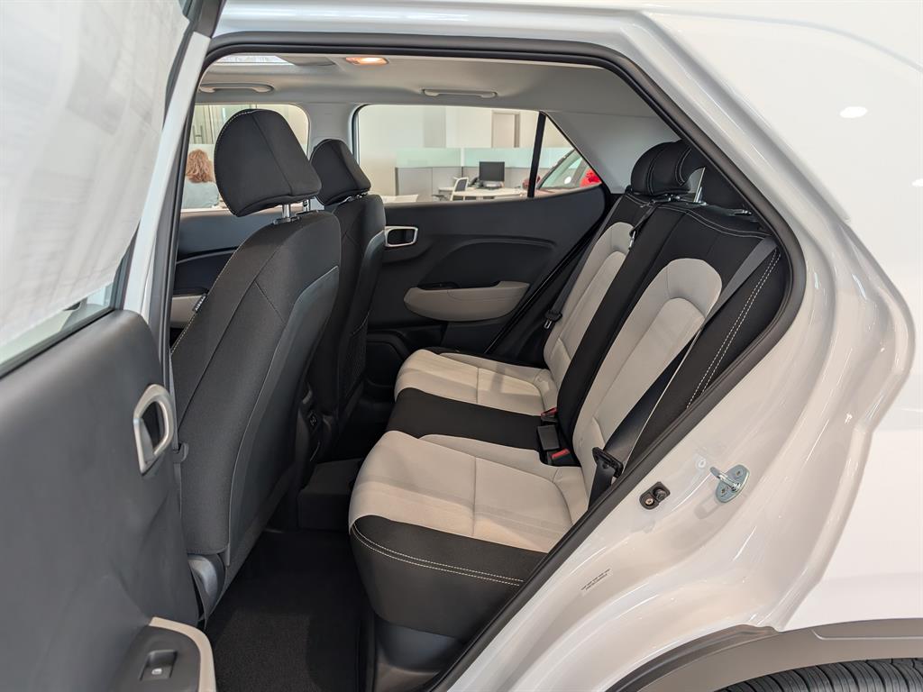2025 Hyundai Venue SEL - Photo 16