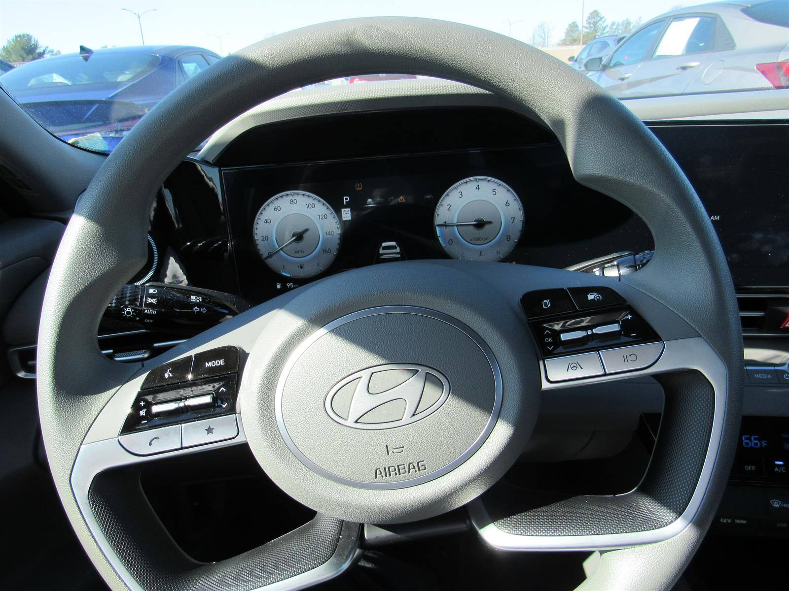 2024 Hyundai Elantra SEL - Photo 12