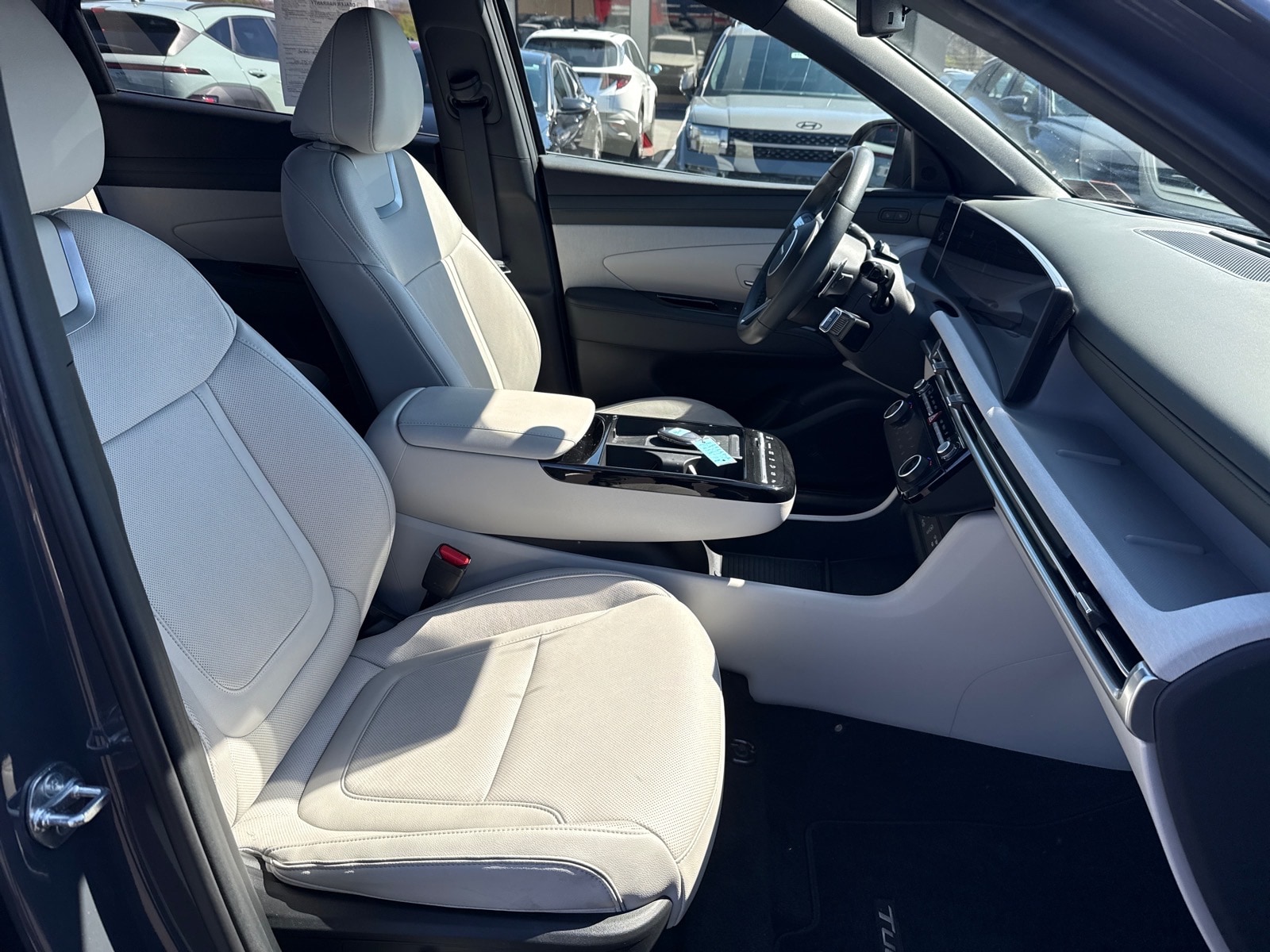 2025 Hyundai Tucson Limited - Photo 13
