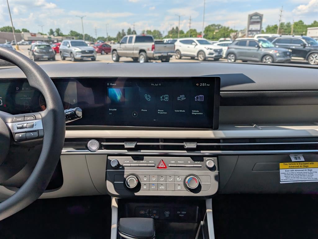 2025 Hyundai Tucson SE - Photo 11