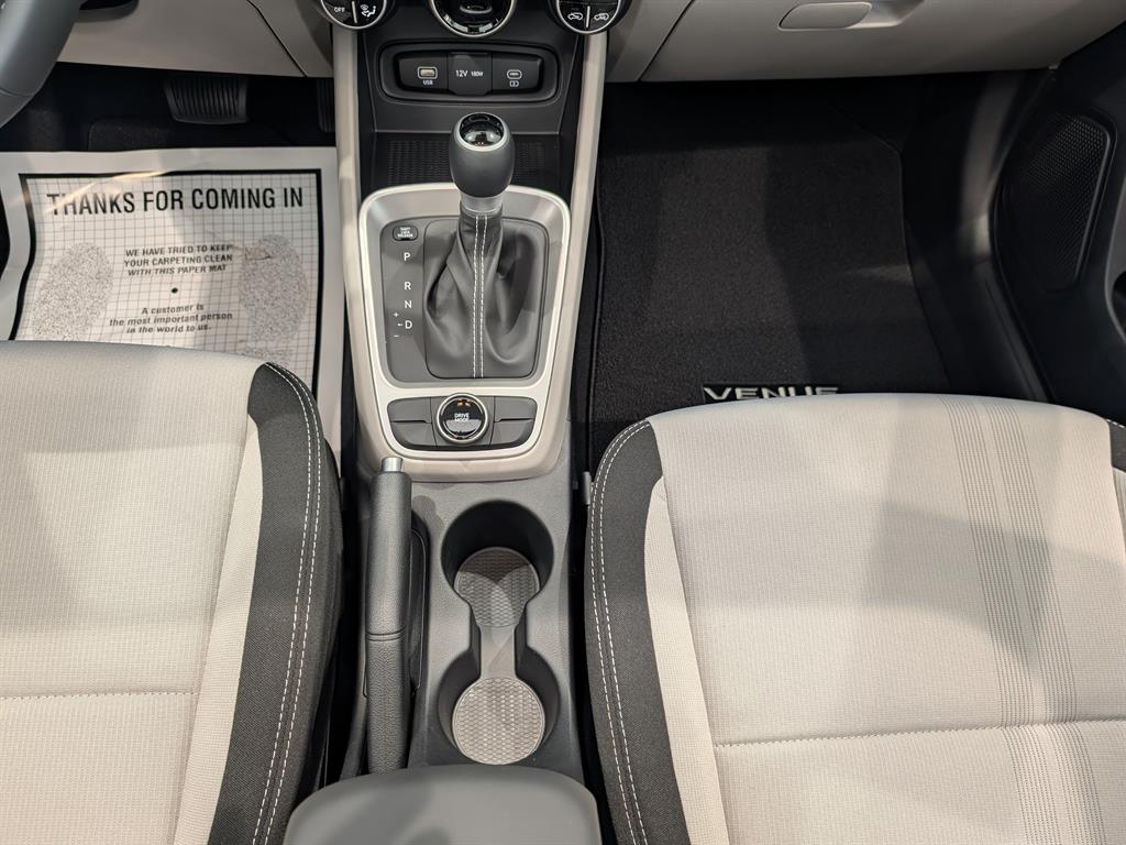 2025 Hyundai Venue SEL - Photo 13