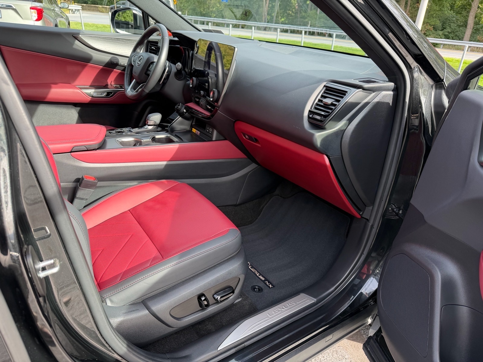 2024 Lexus NX PHEV 450h+ - Photo 9