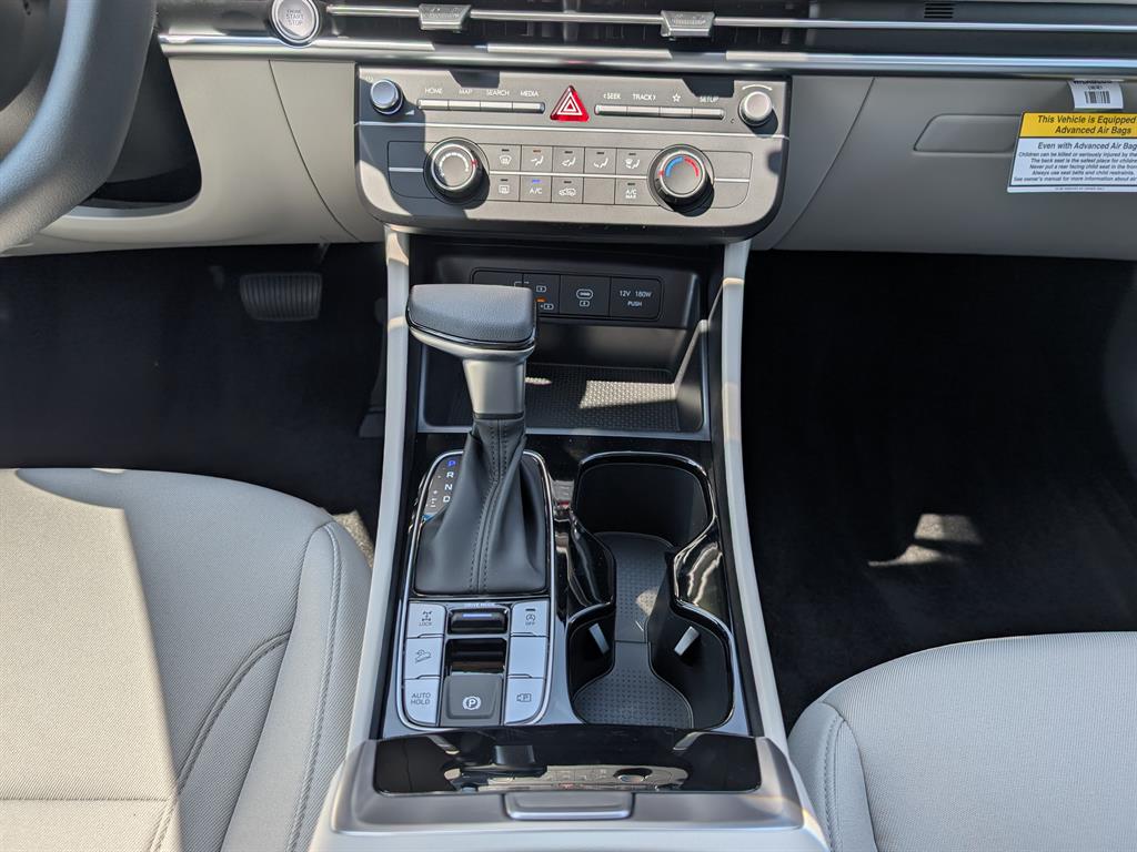 2025 Hyundai Tucson SE - Photo 10