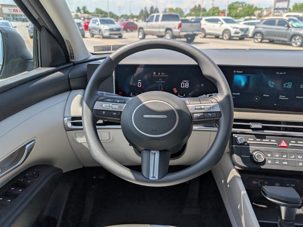 2025 Hyundai Tucson SE - Photo 12