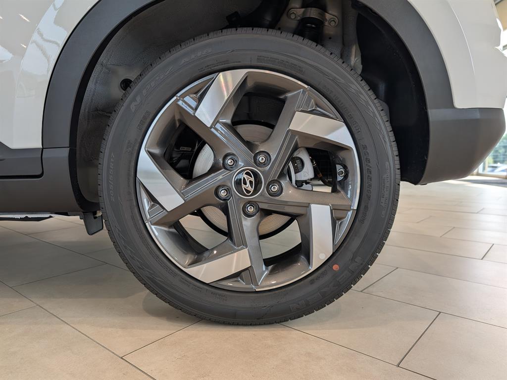 2025 Hyundai Venue SEL - Photo 7