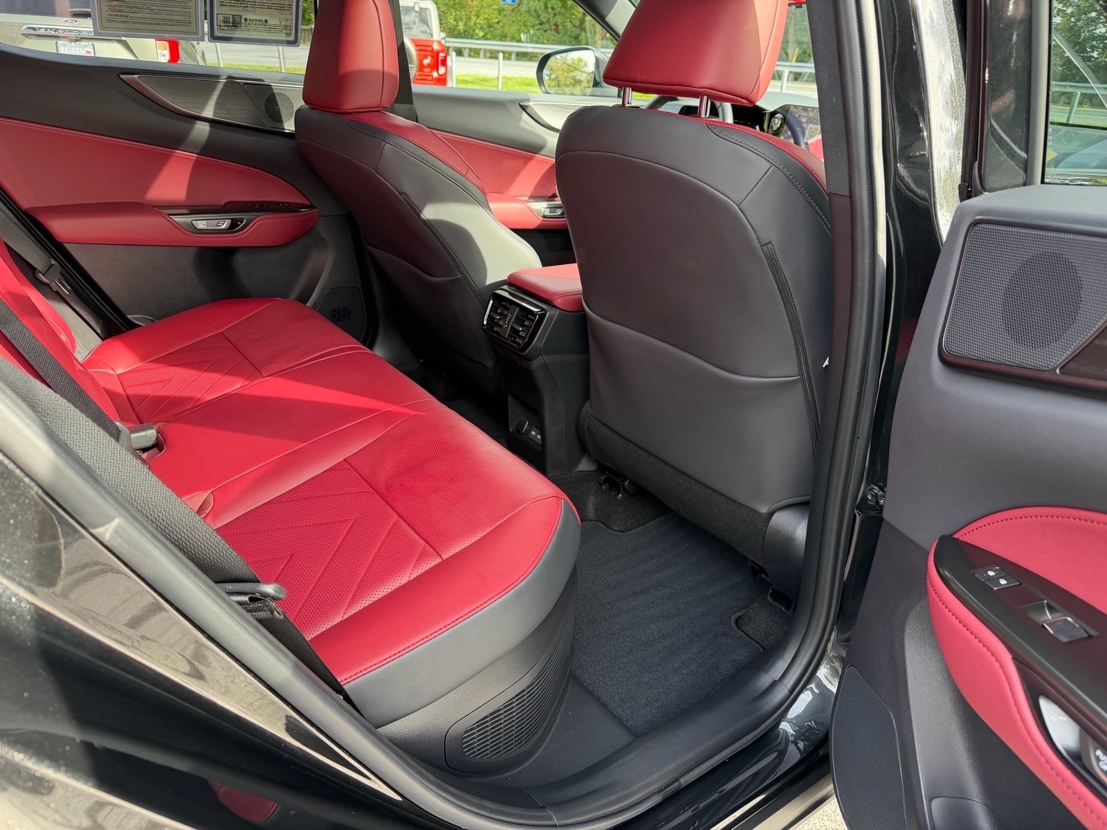 2024 Lexus NX PHEV 450h+ - Photo 10