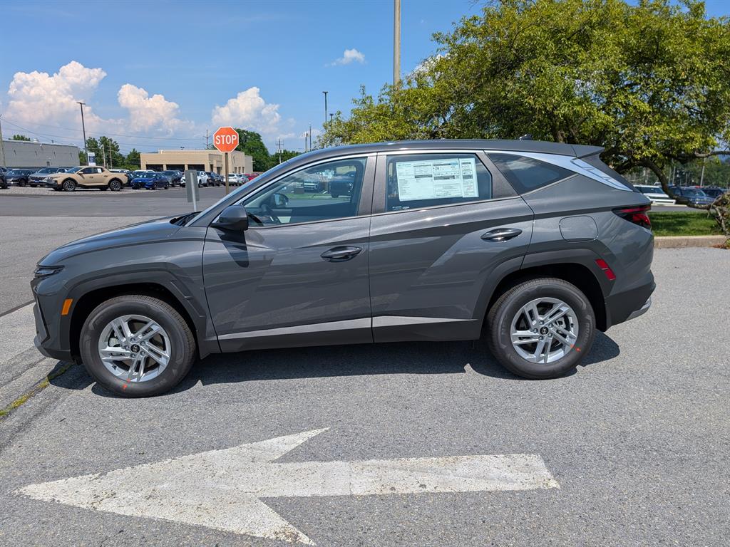 2025 Hyundai Tucson SE - Photo 15