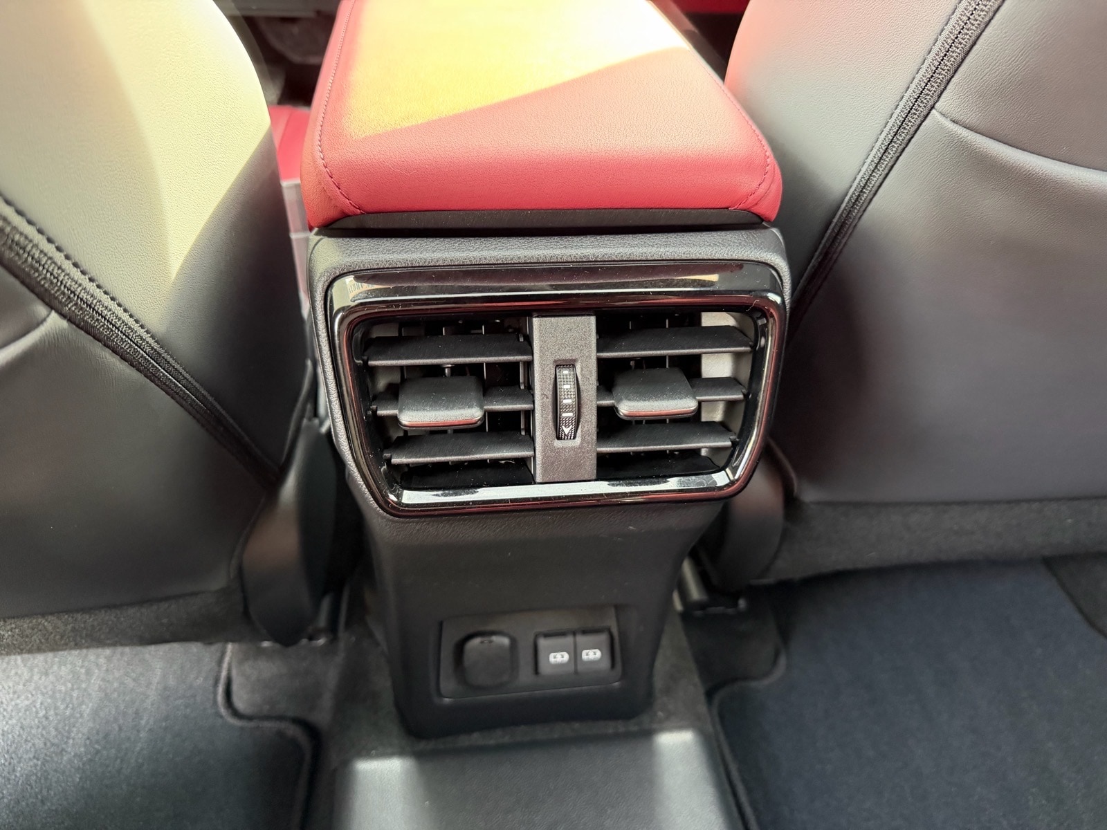 2024 Lexus NX PHEV 450h+ - Photo 14