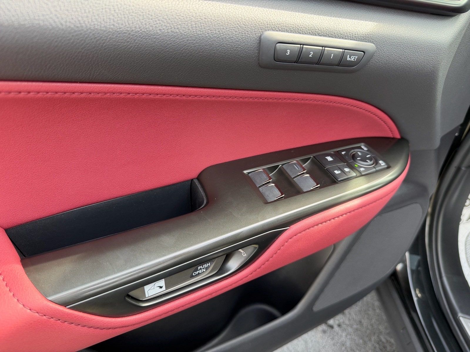 2024 Lexus NX PHEV 450h+ - Photo 18
