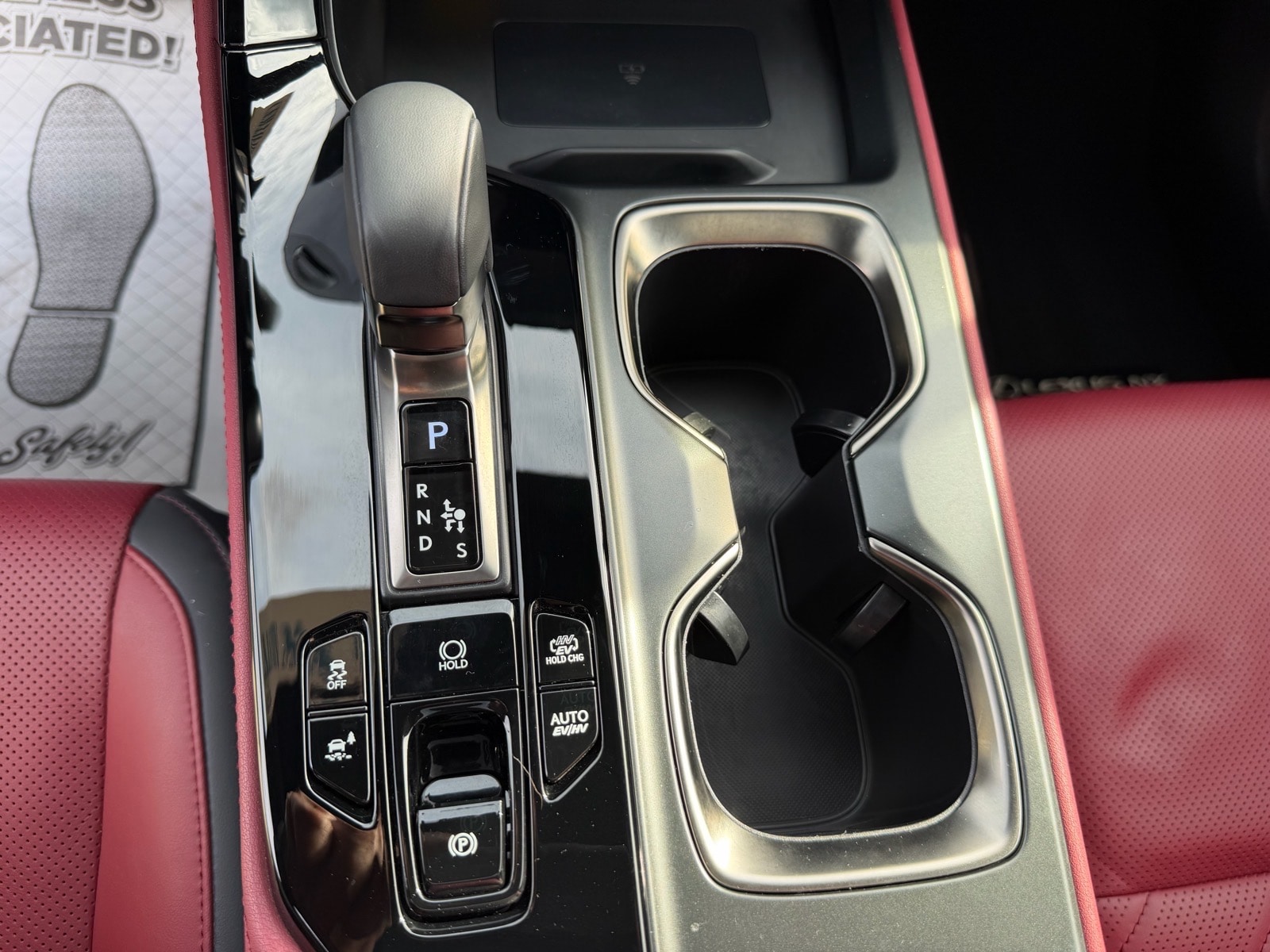2024 Lexus NX PHEV 450h+ - Photo 25