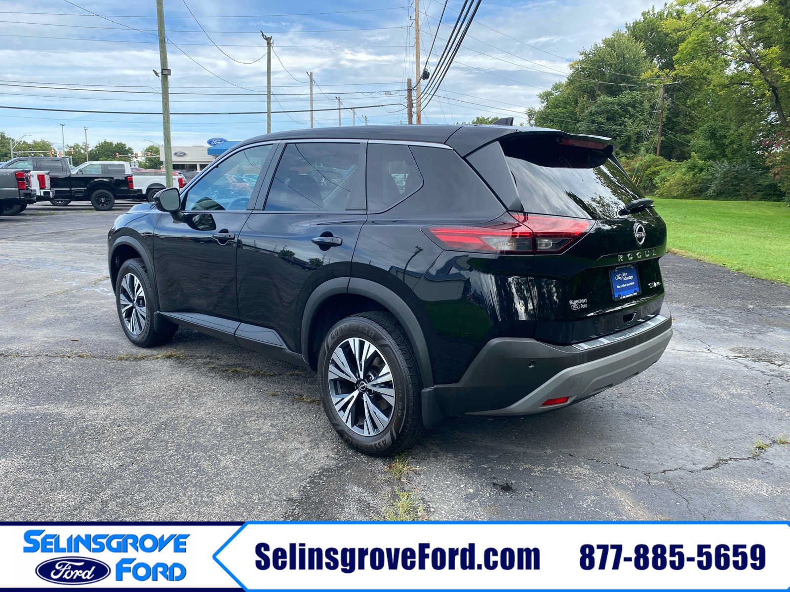2022 Nissan Rogue SV - Photo 9