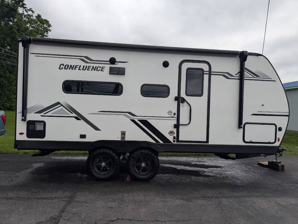 Used 2022 KZ RV Confluence 17MB TRAILER