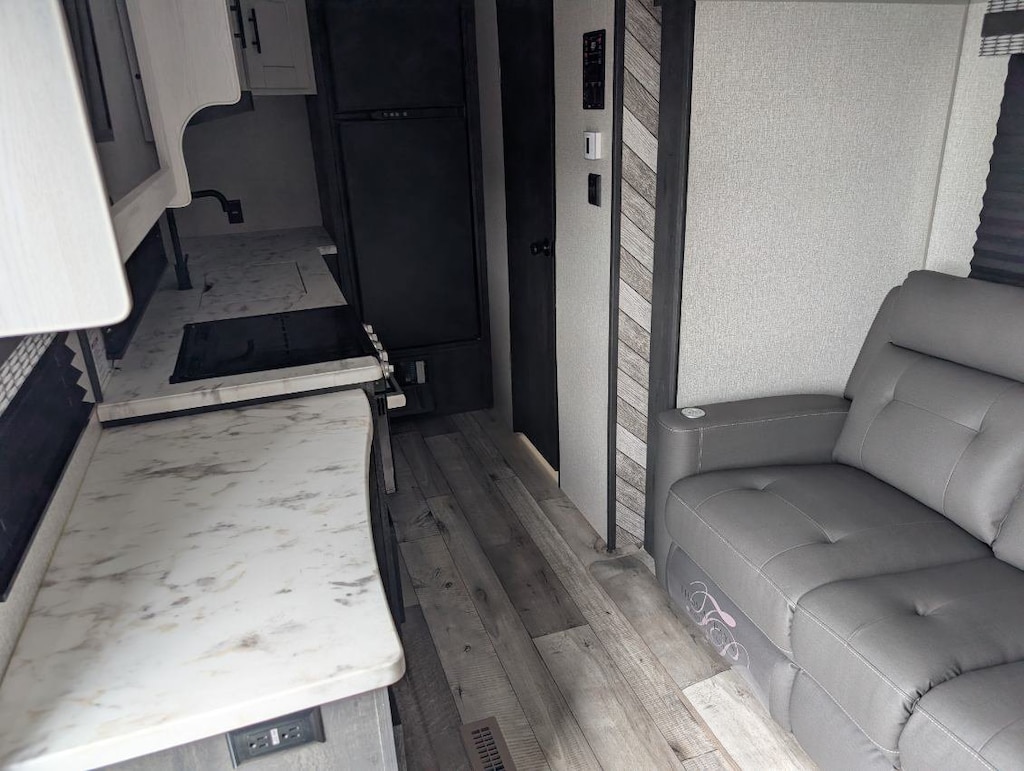 Used 2022 KZ RV Confluence 17MB TRAILER
