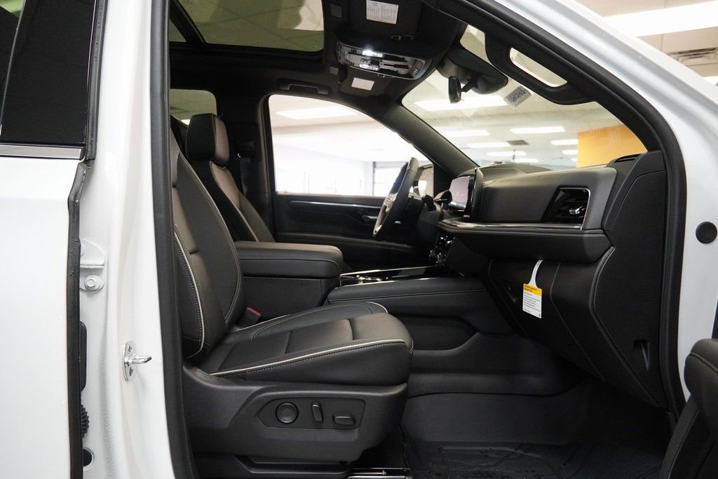 2025 Chevrolet Suburban Premier - Photo 28