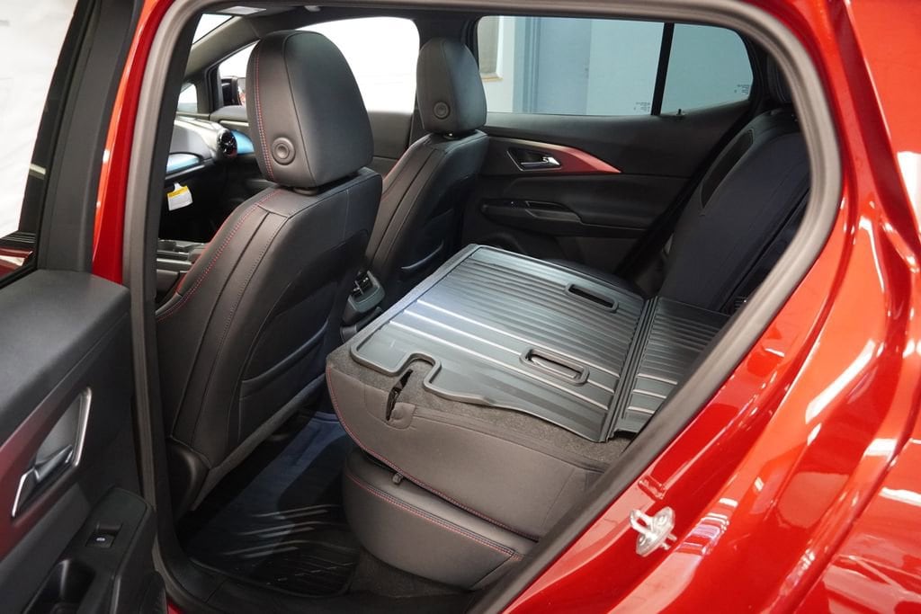 2025 Chevrolet Equinox EV RS - Photo 25