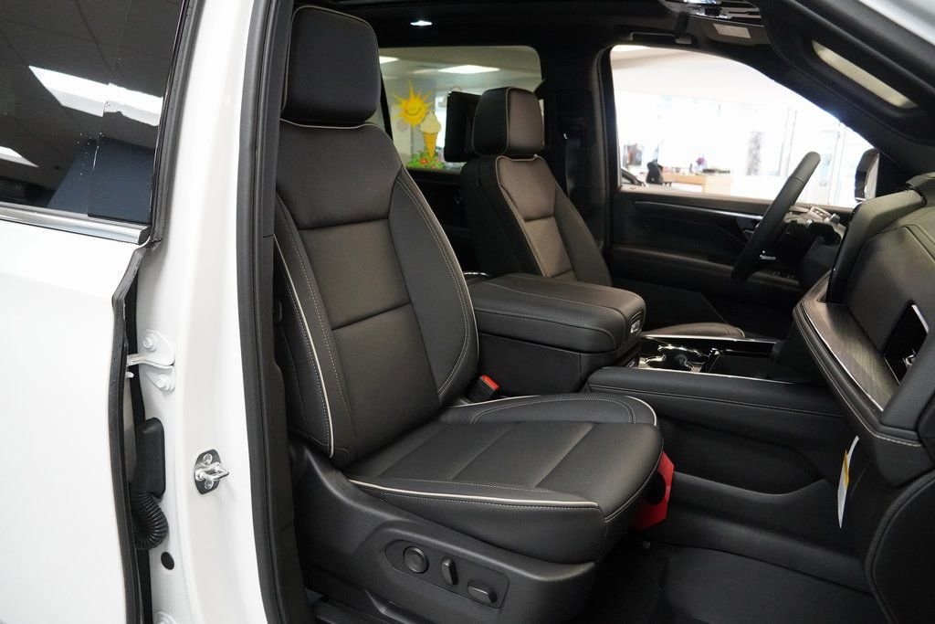 2025 Chevrolet Suburban Premier - Photo 27