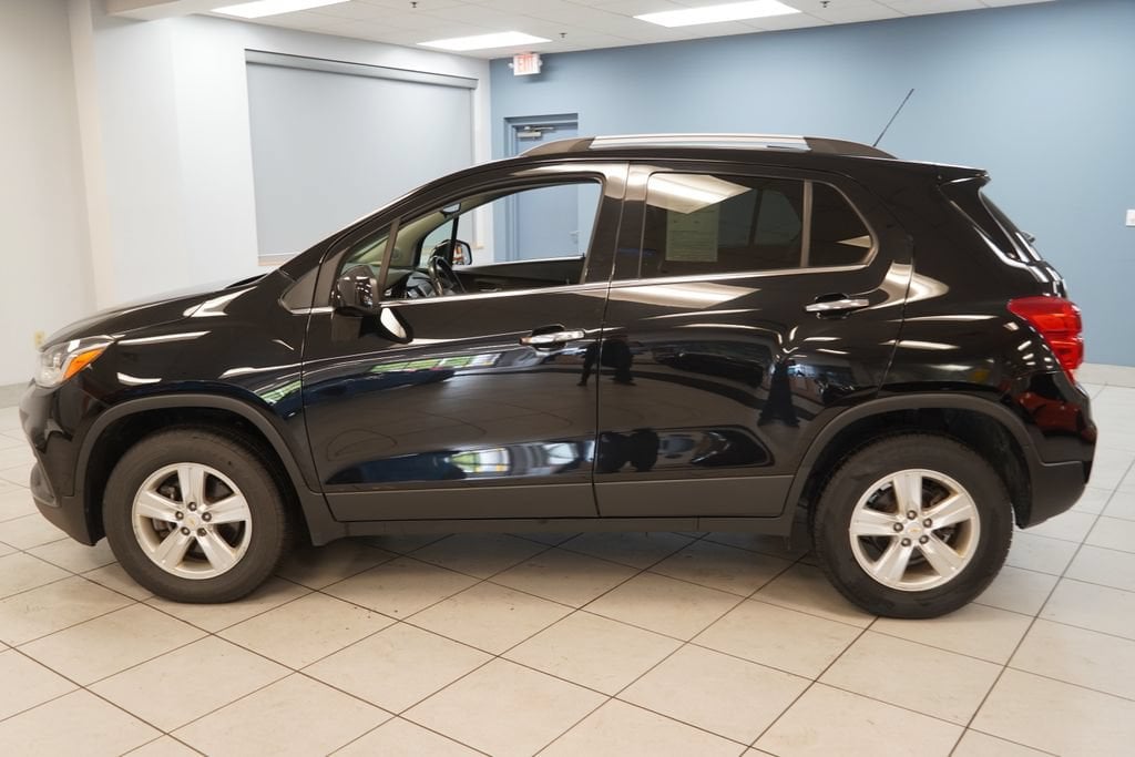 Used 2019 Chevrolet Trax LT with VIN KL7CJPSB1KB923450 for sale in Strongsville, OH