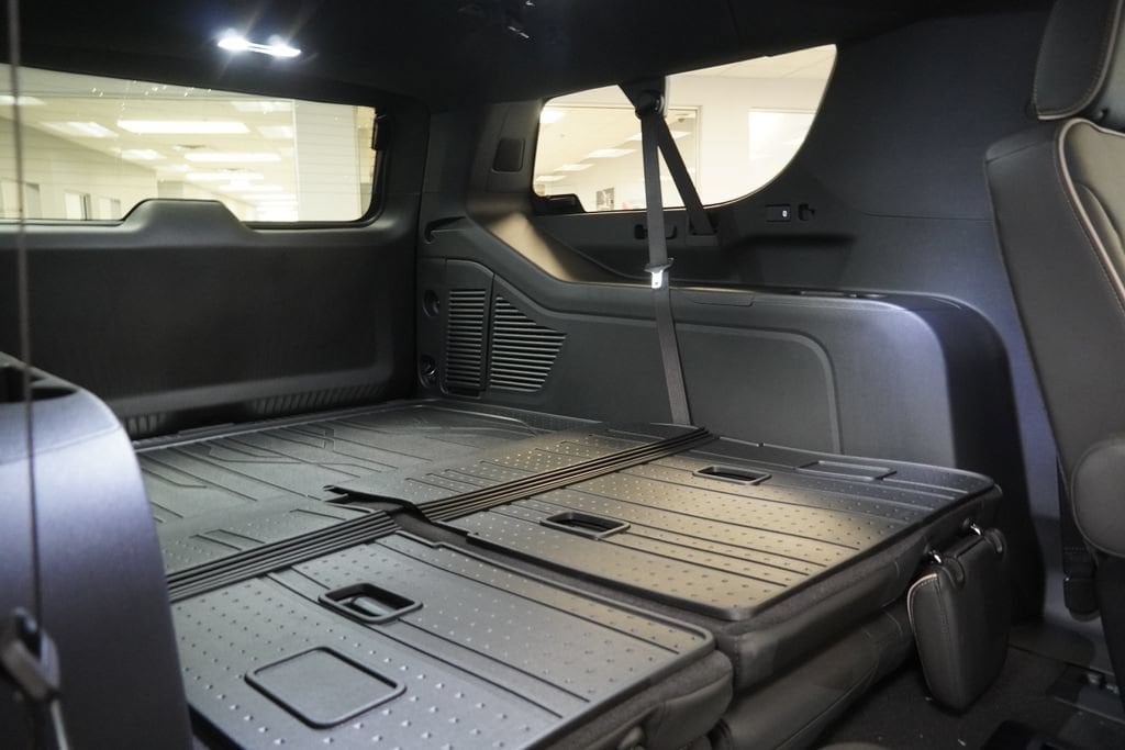 2026 Chevrolet Suburban Premier - Photo 36