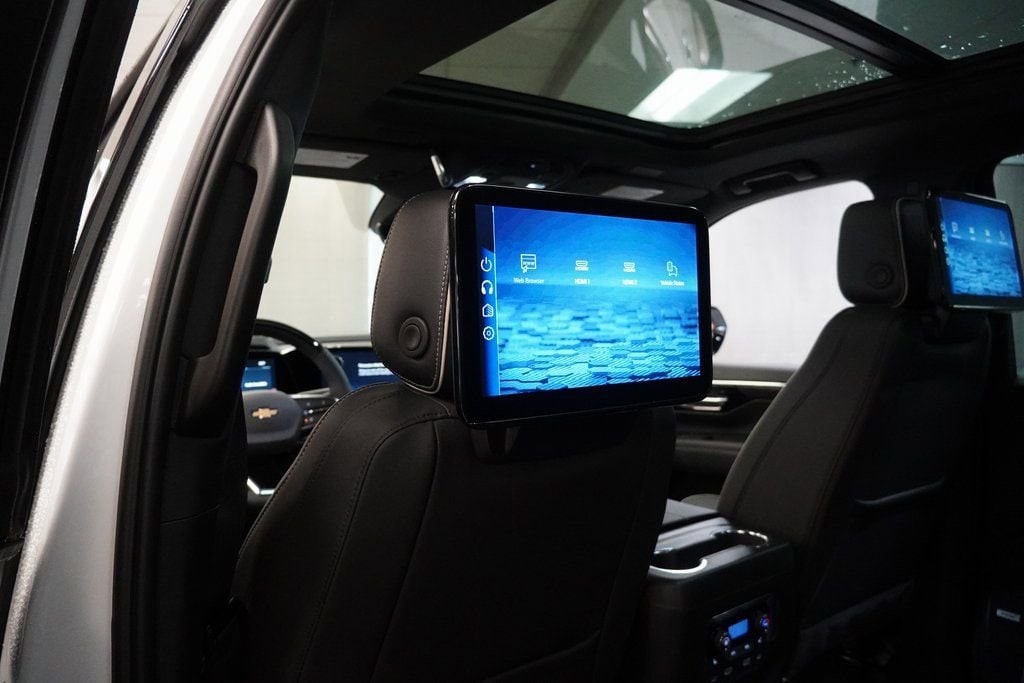 2025 Chevrolet Suburban Premier - Photo 11