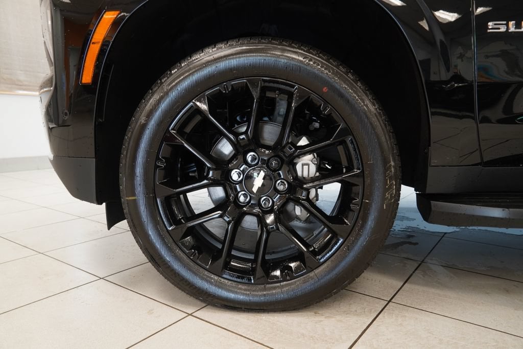 2026 Chevrolet Suburban Premier - Photo 18