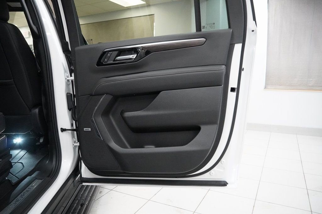 2025 Chevrolet Suburban Premier - Photo 26