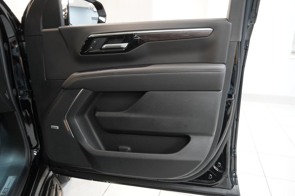 2026 Chevrolet Suburban Premier - Photo 37