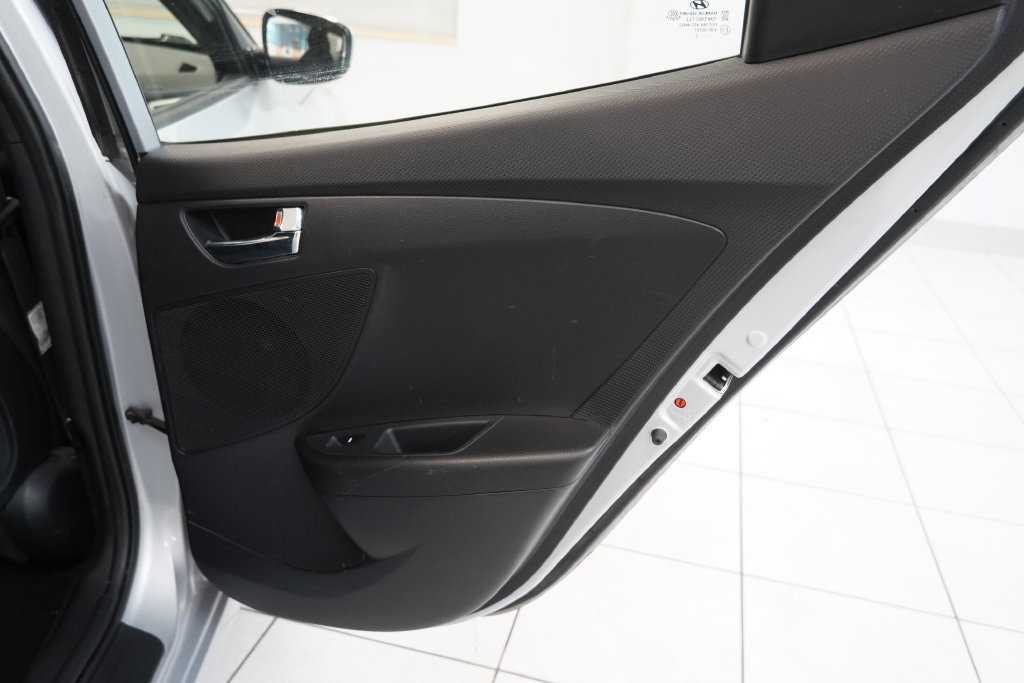 2017 Hyundai Veloster Value Edition - Photo 26