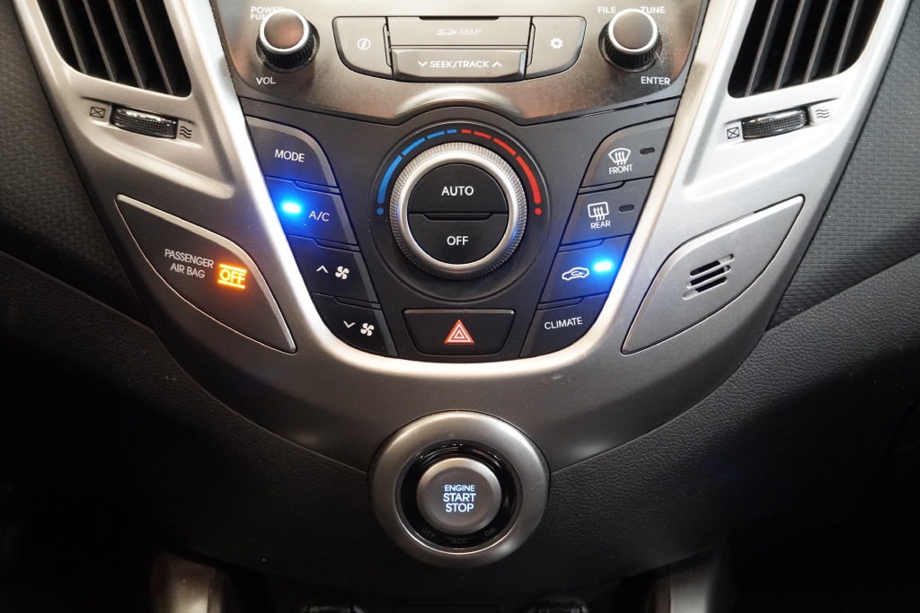 2017 Hyundai Veloster Value Edition - Photo 22