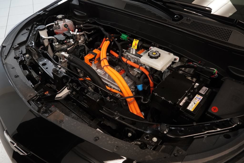 2027 Chevrolet Bolt RS - Photo 16