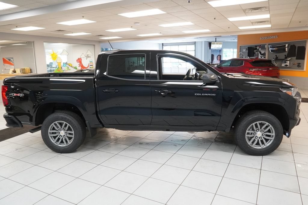 2026 Chevrolet Colorado LT - Photo 11