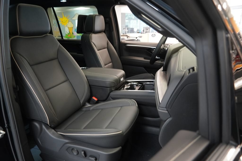 2026 Chevrolet Suburban Premier - Photo 38