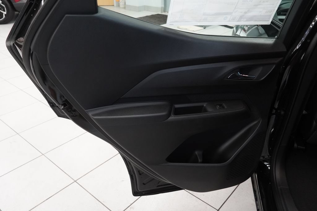 2027 Chevrolet Bolt RS - Photo 19