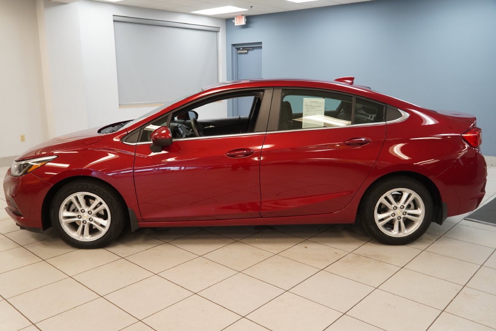 Used 2018 Chevrolet Cruze LT with VIN 1G1BE5SM9J7117357 for sale in Strongsville, OH