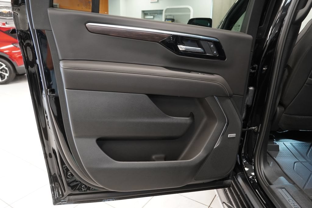 2026 Chevrolet Suburban Premier - Photo 28