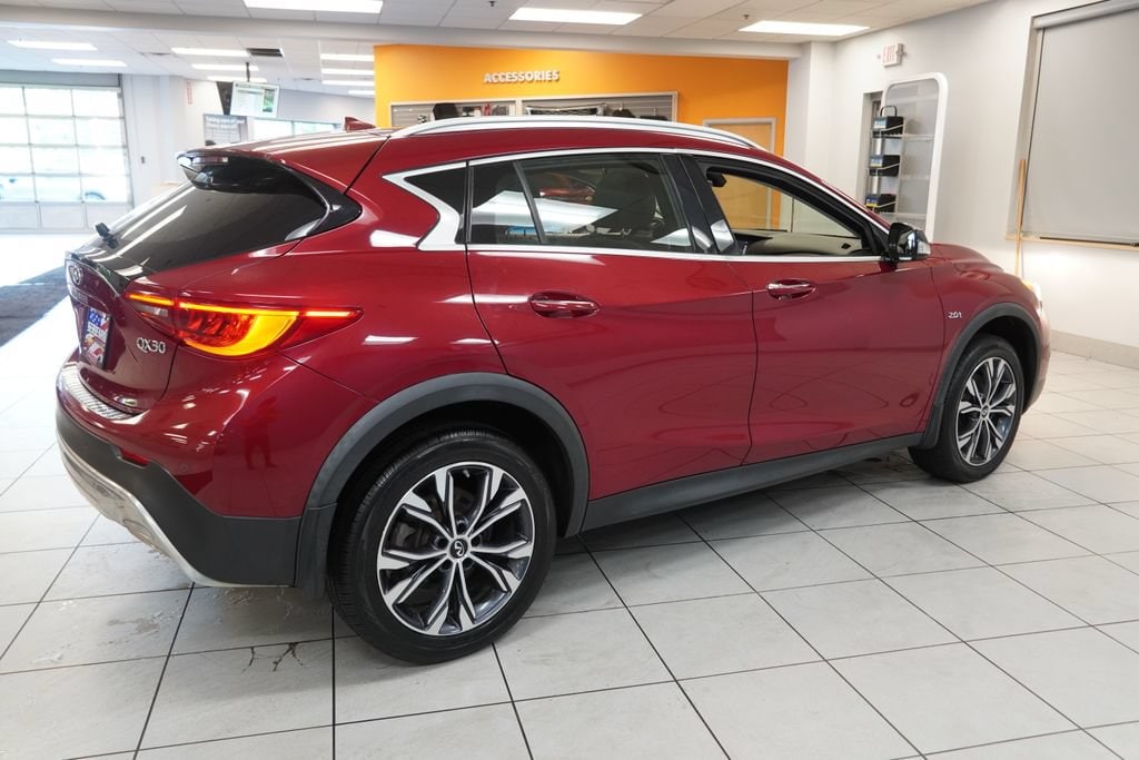 2017 INFINITI QX30 Premium - Photo 12