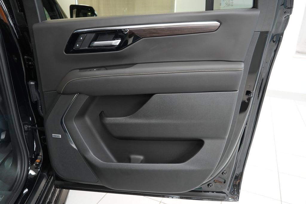 2026 Chevrolet Suburban Premier - Photo 33