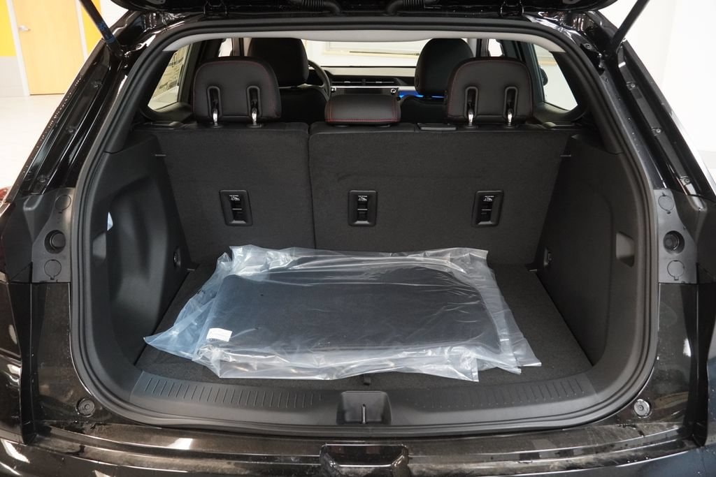 2027 Chevrolet Bolt RS - Photo 10